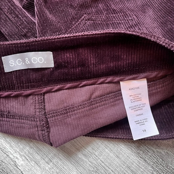 Burgundy mid rise skirt. Twice worn. - Picture 5 of 7